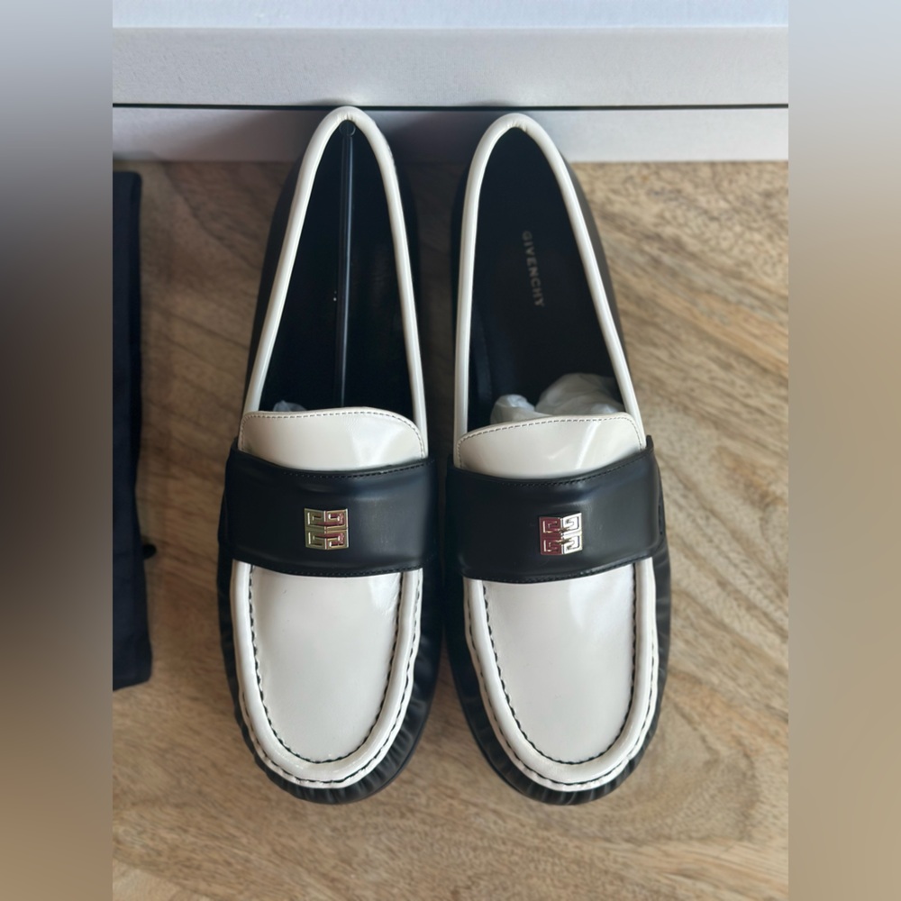 AUTHENTIC GIVENCHY Black&White 4G Women’s Leather Loafer🐼🖤
